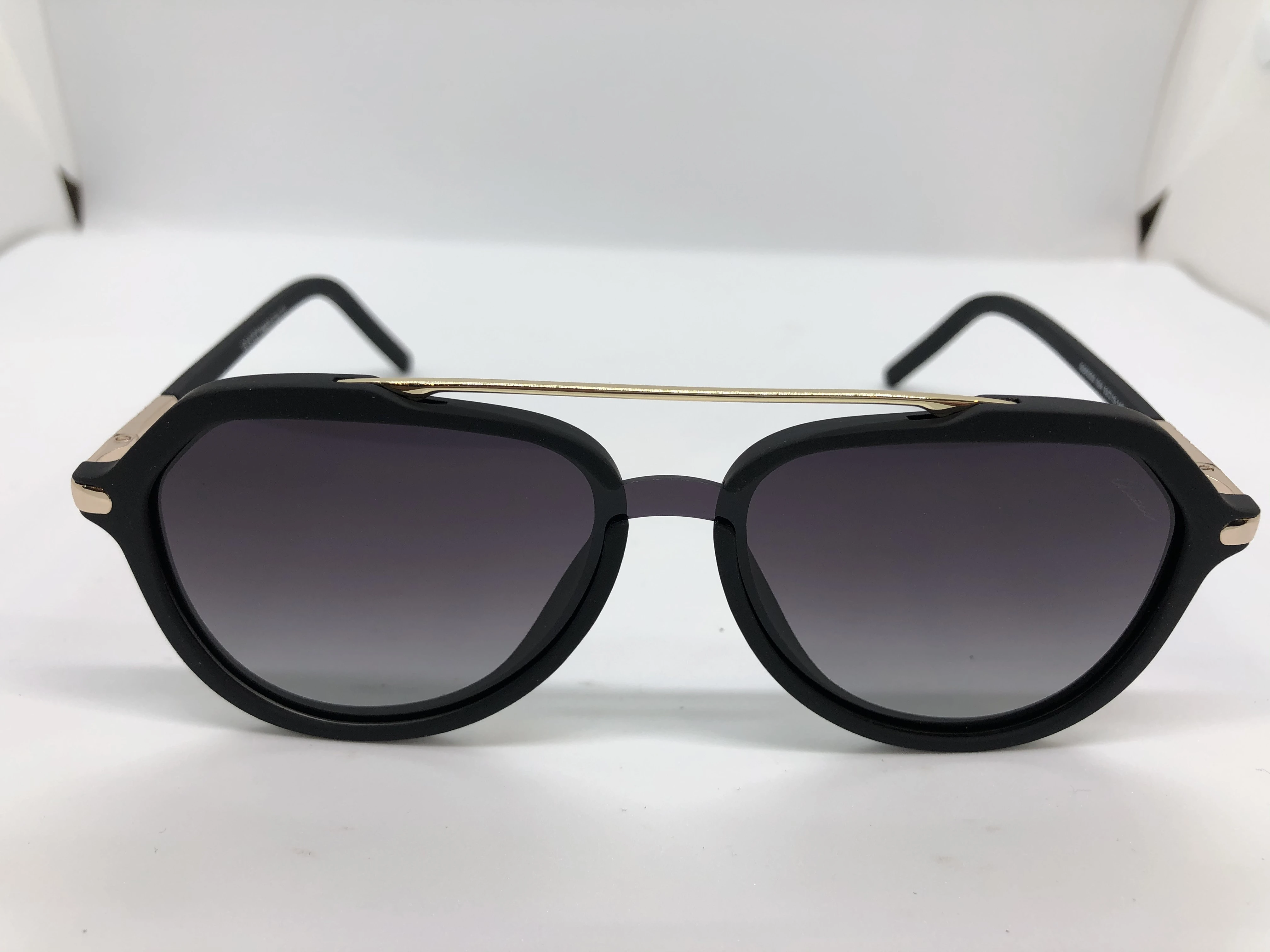 نظارة شمسية - من أوجا - باطار اسود بولي كاربونات - وعدسات سوداء متدرجة - وزراع اسود بولي كاربونات - رجالي